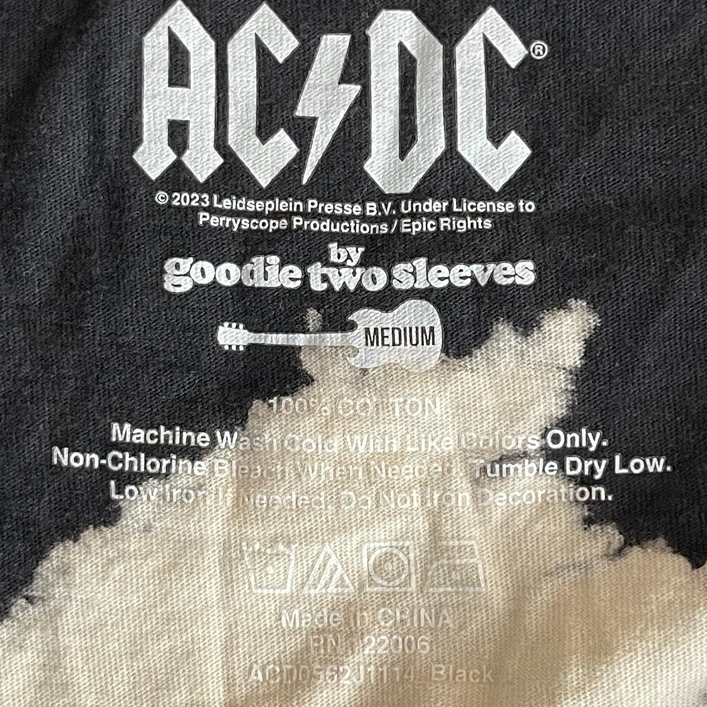 AC/DC Women's Black Bleach Wash Band Edgy Short Sleeve Fringe Crop Top Size M - Picture 4 of 4
